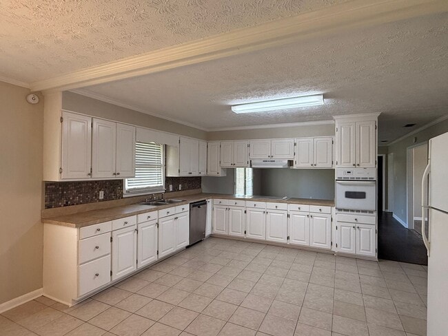 Photo - Spacious 3BD/2B located in N.E. Lowndes Co...