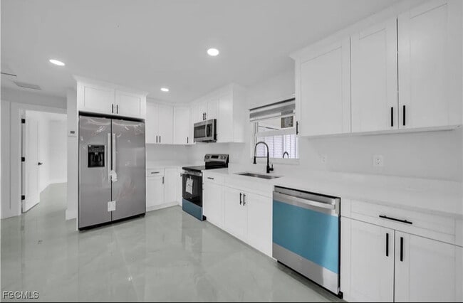 Photo - 820 Hibiscus Ave