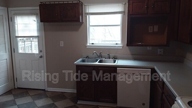 Photo - 422 Buckingham Cir