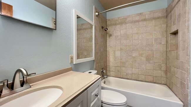 Photo - 2/1 Cottage in Great Location!