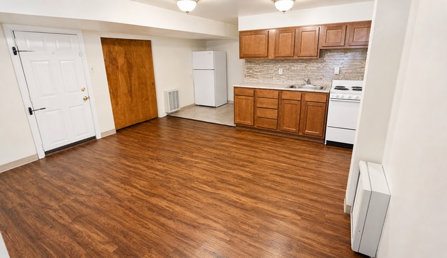 Photo - NEVILLE COMMONS -- 159
