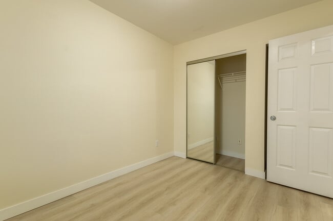 Photo - 34660-34666 6 Ave