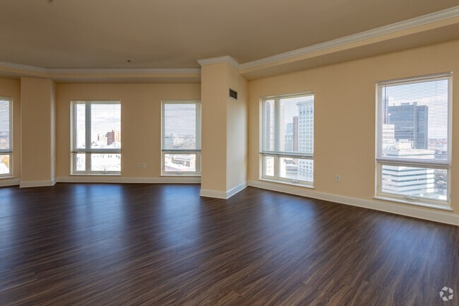 2BR, 2BA - 1,505SF - Living Room - 8 Howard and The 305