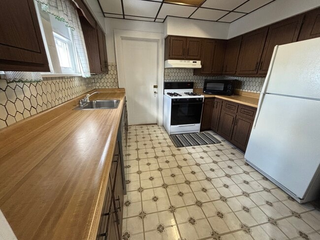 Photo - 211 Woodlawn Ave Unit 211