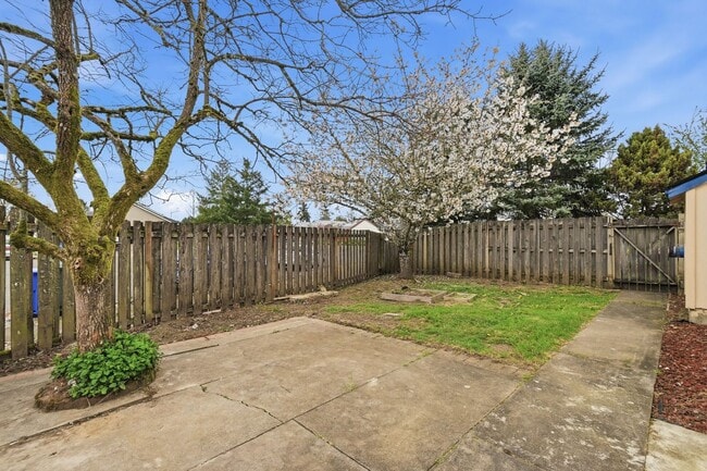 Photo - 313 S Nectarine St