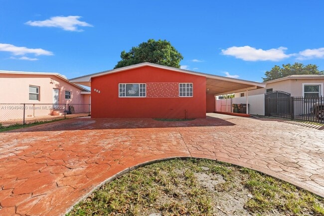 Photo - 150 E 12th St