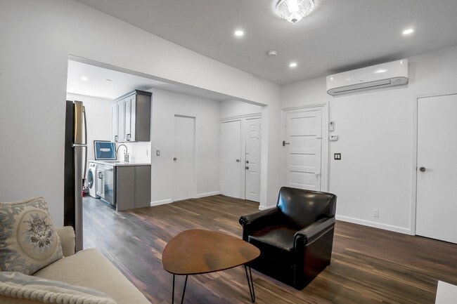 Photo - 245 4th St