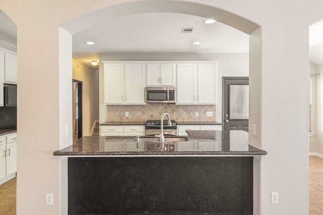 Photo - 139 N Hawkhurst Cir
