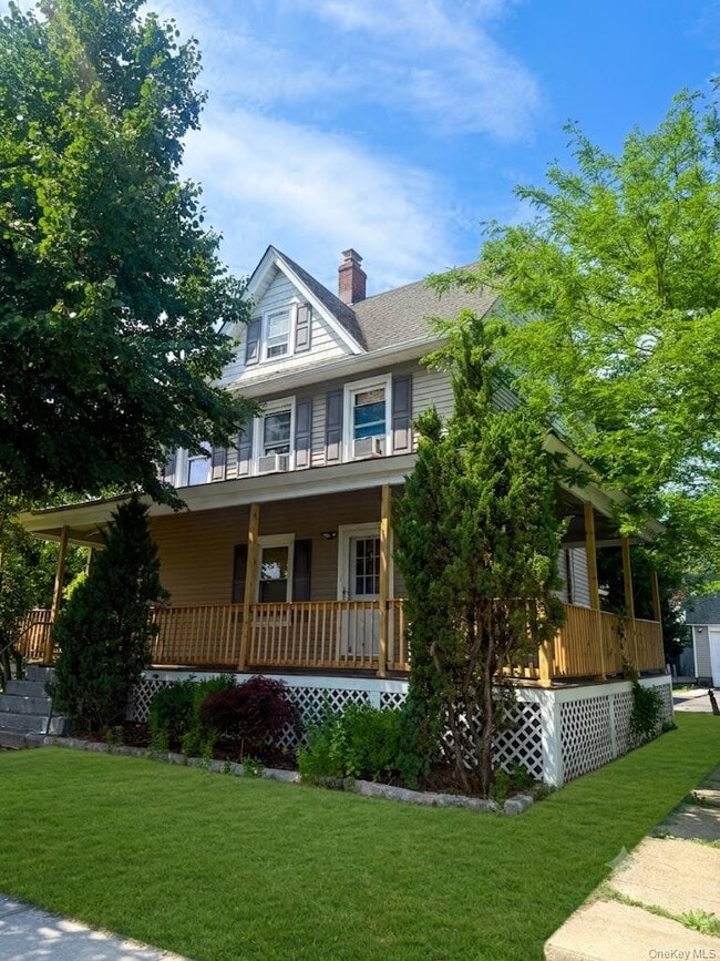 Building Photo - 721 S Wellwood Ave