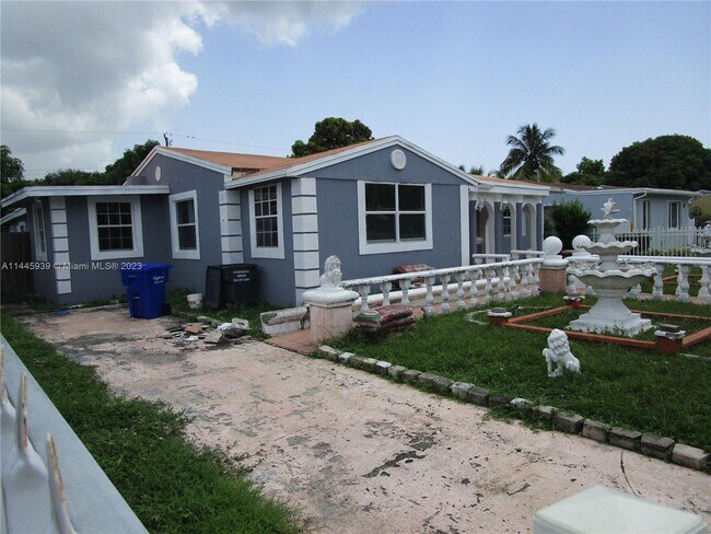 Photo - 2437 Dewey St