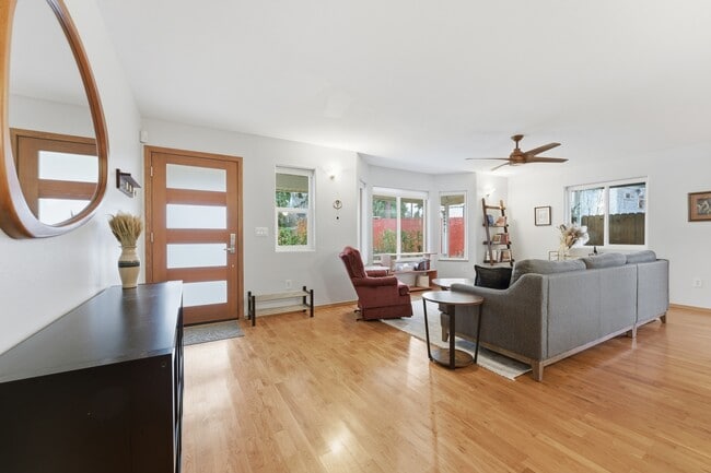 Photo - 5003 NE Mason St