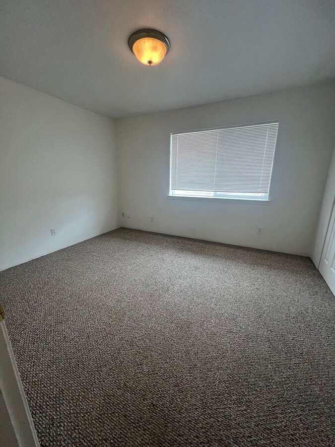 Photo - 2 Bedroom, 1.5 Bathroom Townhouse - Close to Oregon Tech and Sky Lakes!