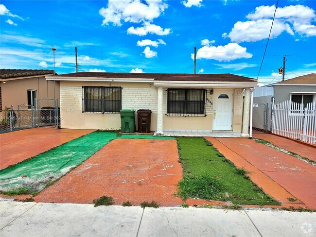 Building Photo - 4596 E 8th Ct Rental