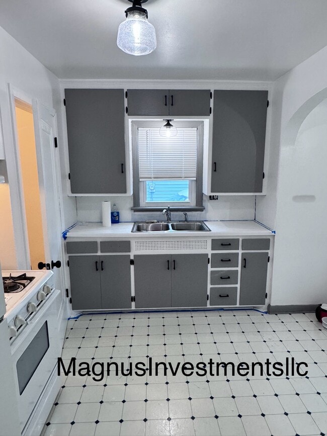 Photo - 1009 Broer Ave