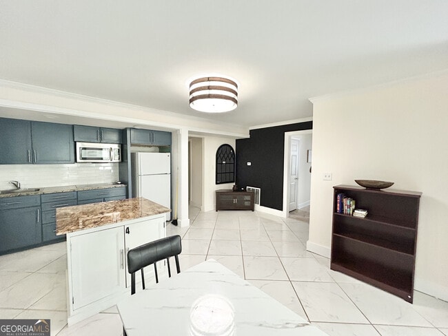 Photo - 6031 Ambassador Dr