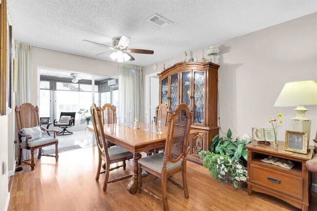 Photo - 10531 Meadow Hill Dr