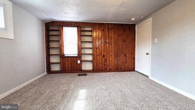 Photo - 215 Cowpath Rd