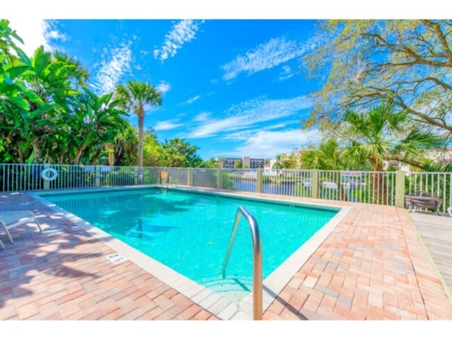 Photo - 5551 Executive Dr