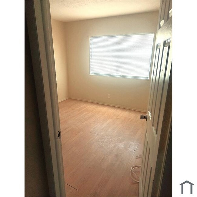 Building Photo - 108 E Tiffany Dr Unit 3