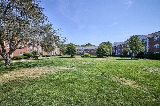 Building Photo - 15 Old Colony Ln Unit 15-7