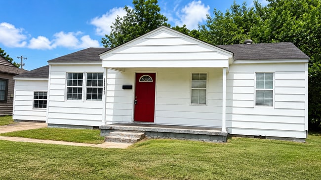 Building Photo - 1111 Jet Dr