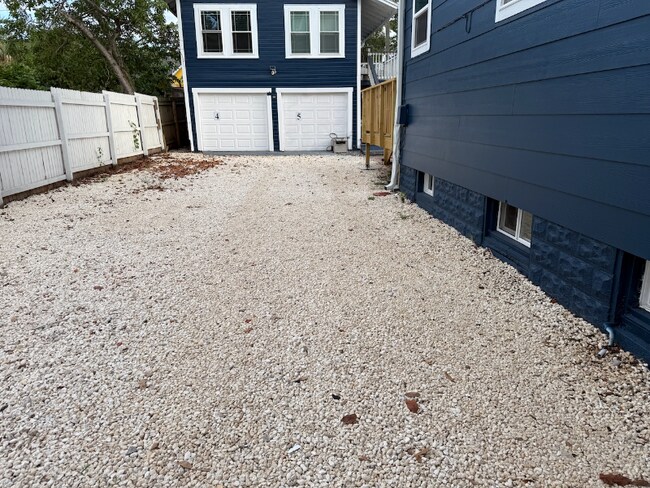 Photo - 803 E James St Unidad A