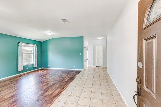 Photo - 309 Riverine Way