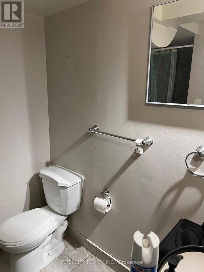 Photo - 4 Pennyroyal Crescent