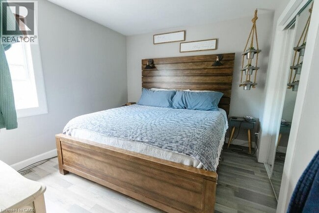 Photo - 325 E 18th St