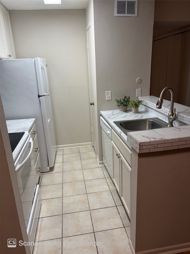 Photo - 17331 Red Oak Dr Unit 24