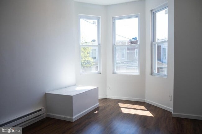 Building Photo - 2315 W Cumberland St Rental