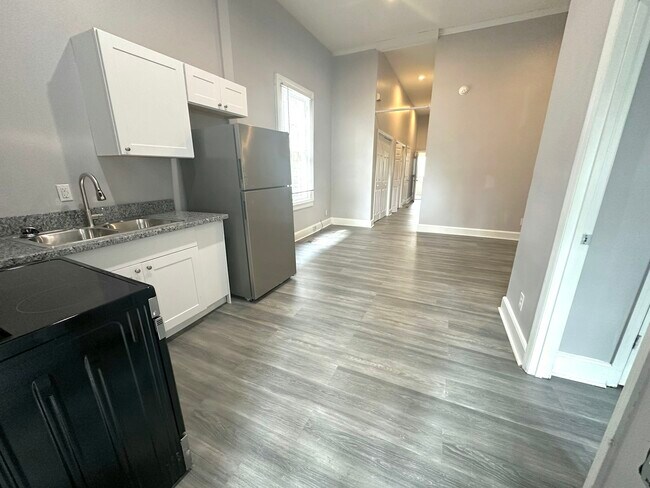 Photo - 313 E Henry St Unidad B