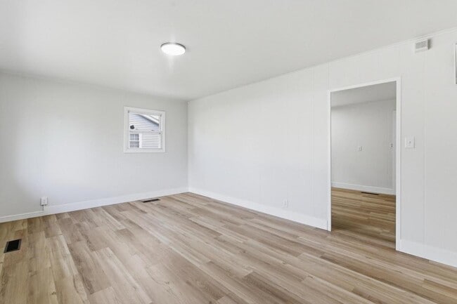 Photo - 4370 Saylor St