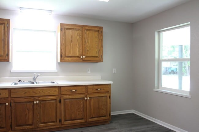 Photo - 1045 W Pecan St