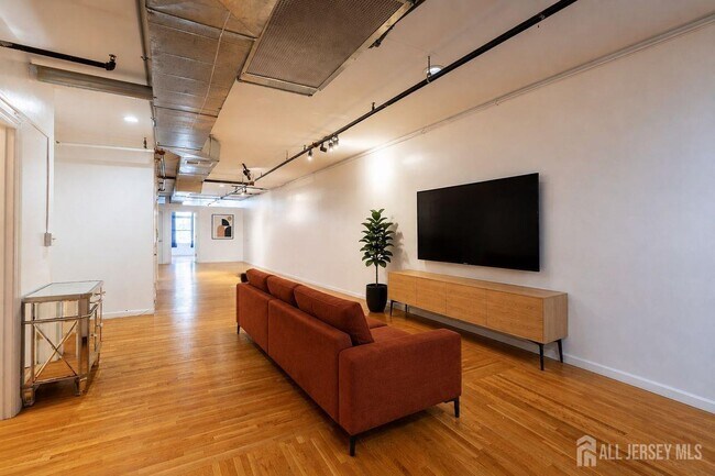 378 George St Unit 201