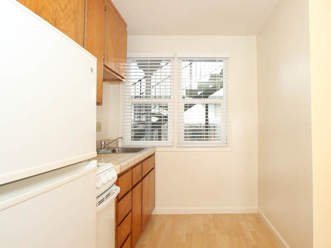Photo - 670 Live Oak Ave