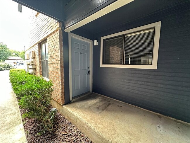 Building Photo - 2500 Burleson Rd Unit 209