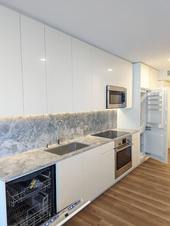 Photo - 2147 Unit 2008