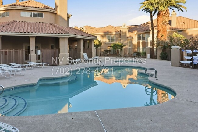 Photo - SW!!! 2 Bedroom Condo 1st Floor!! 2 Garage... Unidad 1025
