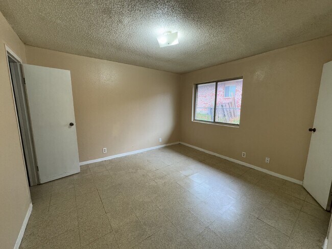 Photo - Fourplex two bedroom unit is ready to move in in Castle Hill Unidad 2