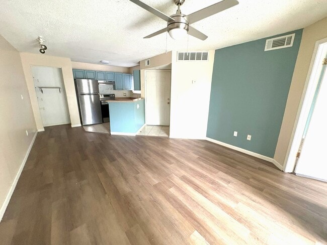 Building Photo - Plaza Millennium 1/1 first Floor Rental