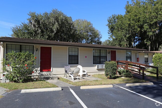 Photo - Oakwood Manor Apartments