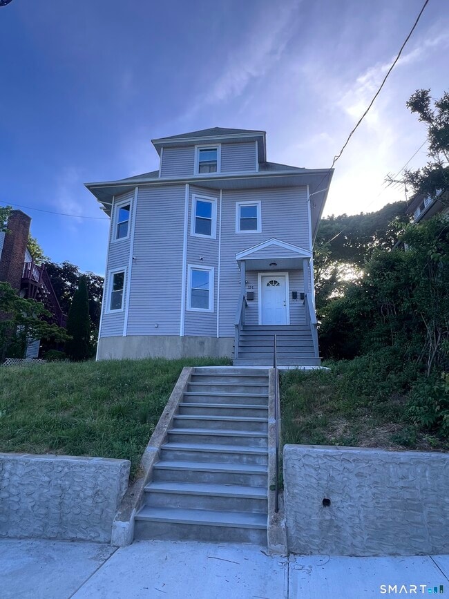 Building Photo - 335 Ridgefield Ave