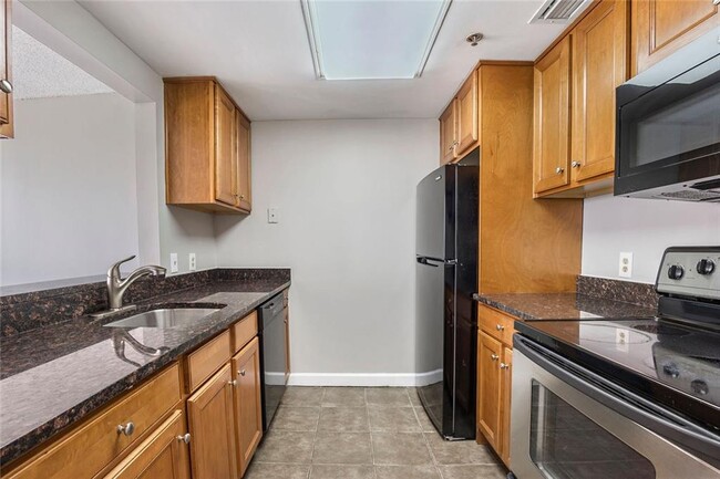 Photo - 1280 W Peachtree St NW Unidad 3304