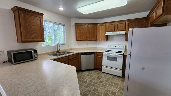 Photo - 105 Daybreak Ln