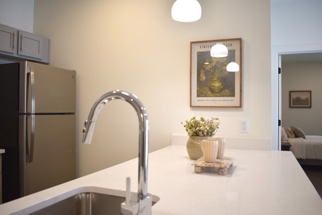 2 Bed / 2 Bath 1036 Sq ft Kitchen - 15 North