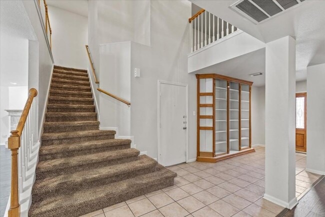 Photo - 208 Valona Dr