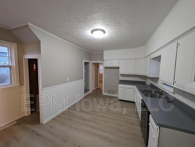 301 6th Ave SW