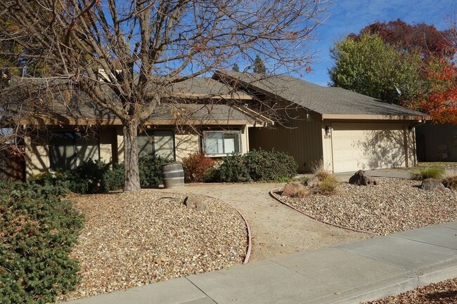 Photo - 105 Almond Dr