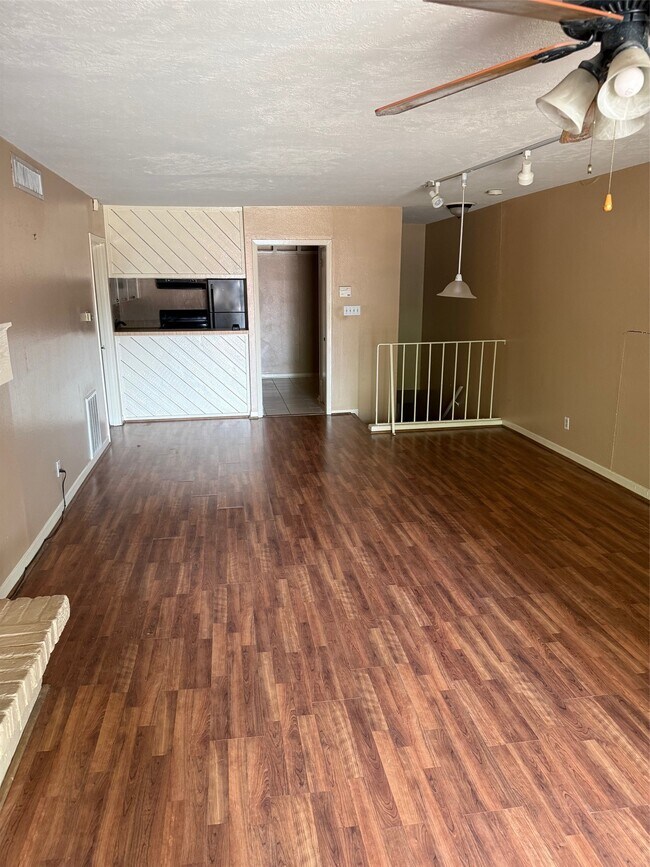 3402 Timmons Ln Unit 8